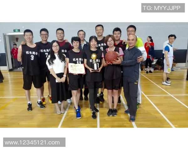 南京篮球队荣登篮球团队协作排行榜第三名展现出色团队精神与默契配合